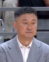 半岛体育入口-主动辞职？球迷喊下课，杜锋发声，做出意外决定，广东队官方表态