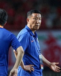 记者：经纪人“大姐”现身上海，要找瓦科聊，崔康熙又有想法